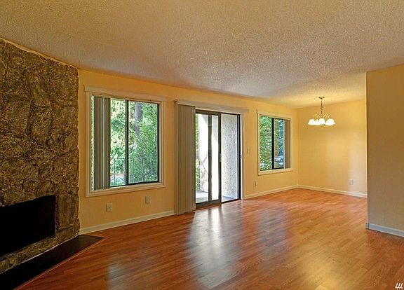 3rd image of 16310 NE 12th Ct APT A3