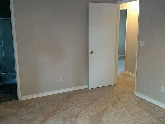 4th image of 5008 Greenwood Ct
