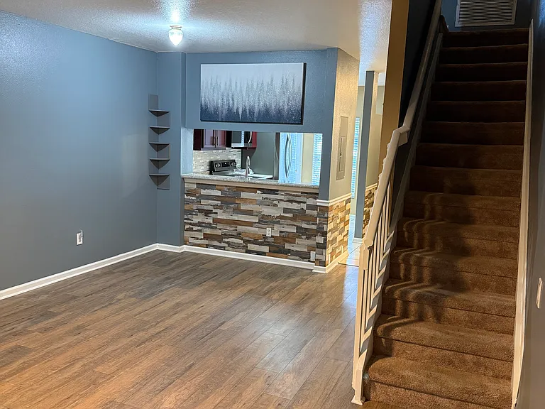 1090 Vineland Pl — Photo 11