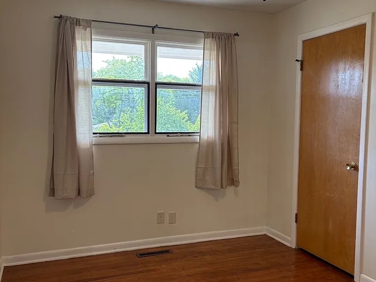 Spacious 3 Bedroom Townhome Available Now Great Location! — Photo 8
