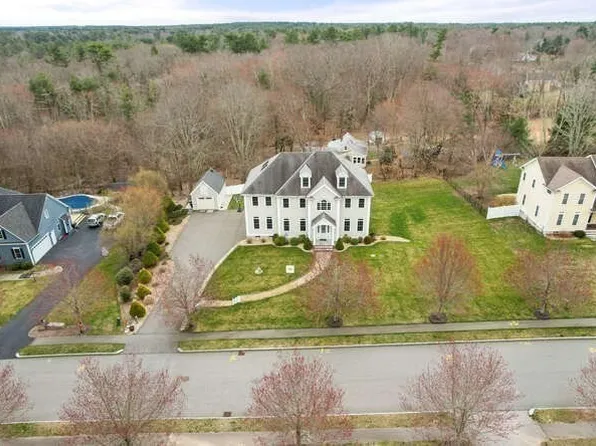 3 Great Acres Dr, Hanover, MA 02339