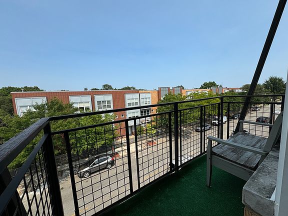 3rd image of 3523 W Belmont Ave #3E