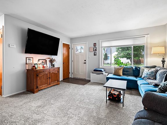 5th image of 43 Zeller Ct