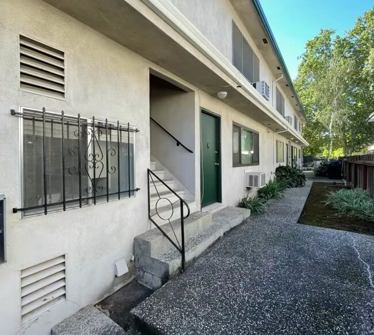 2 bed, $1,400 — Photo 3