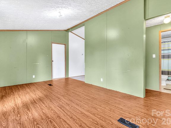 4th image of 12 Green Cove Ln