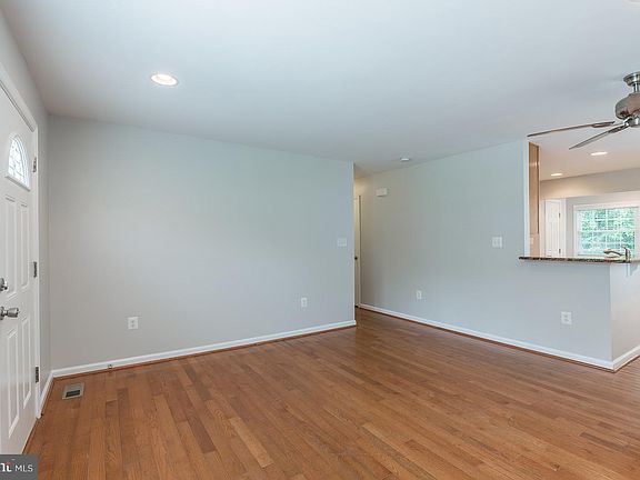 3rd image of 1631 Carter Ln