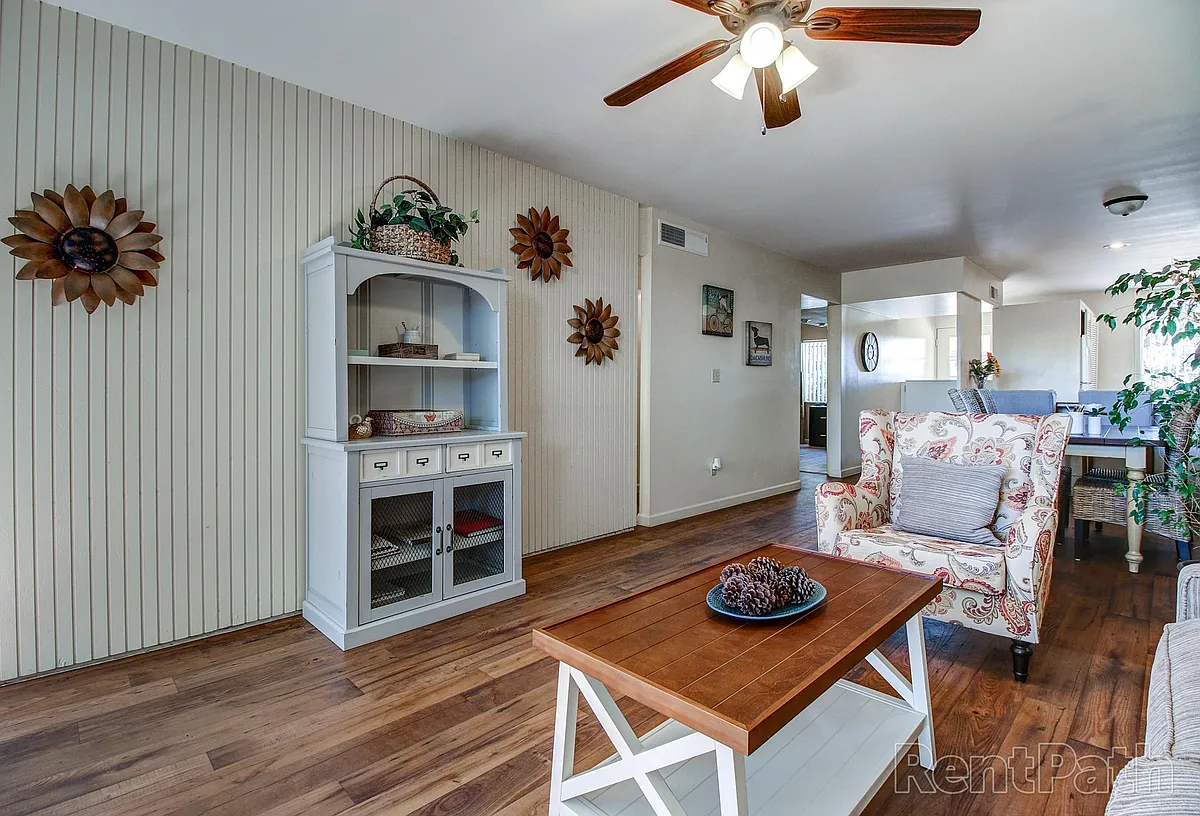 2br Living room - Greenwood Apartments