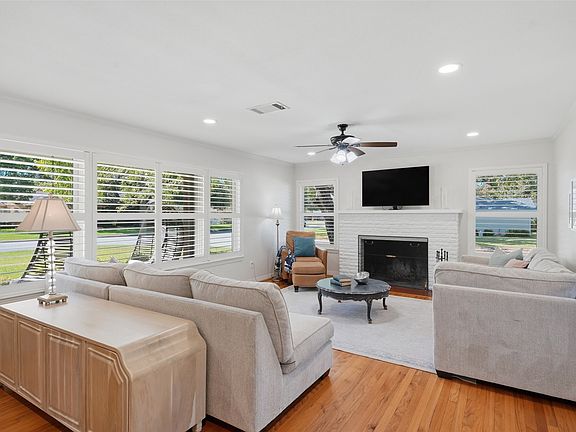 3rd image of 3712 Brighton Rd