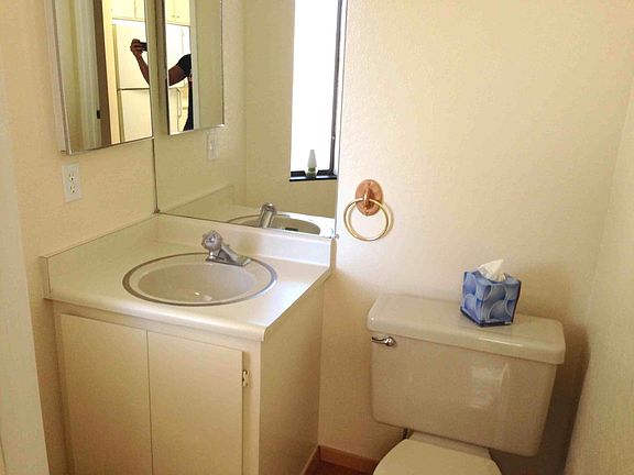 2nd image of 808 Del Valle Cir
