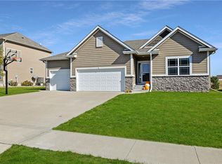 2055 SE Oxford Dr, Waukee, IA 50263