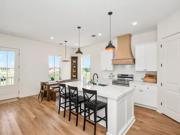 2527 103rd St, Galveston, TX 77554
