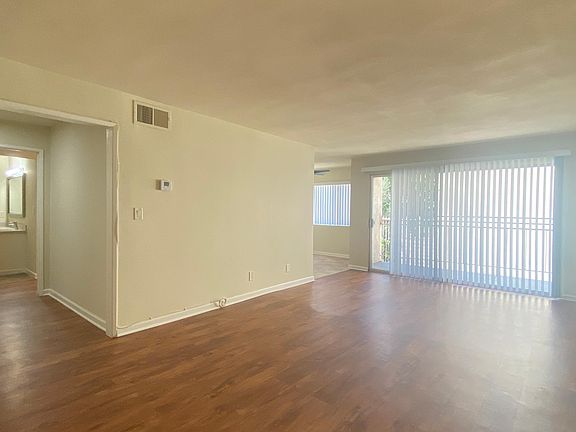 2nd image of 5204 Yarmouth Ave #5bdba768a