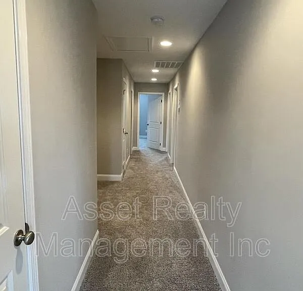 338 Broadberry Ave — Photo 16