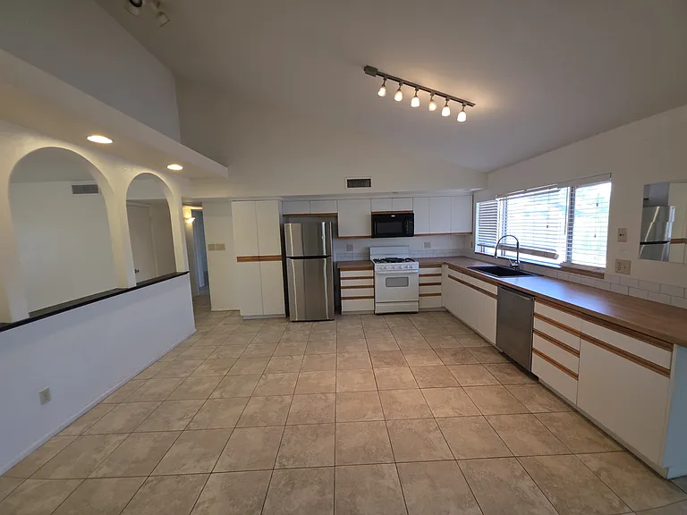 2963 E El Moro Ave — Photo 4
