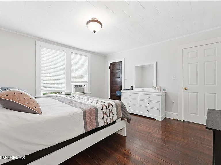 496 W Park Ave — Photo 23
