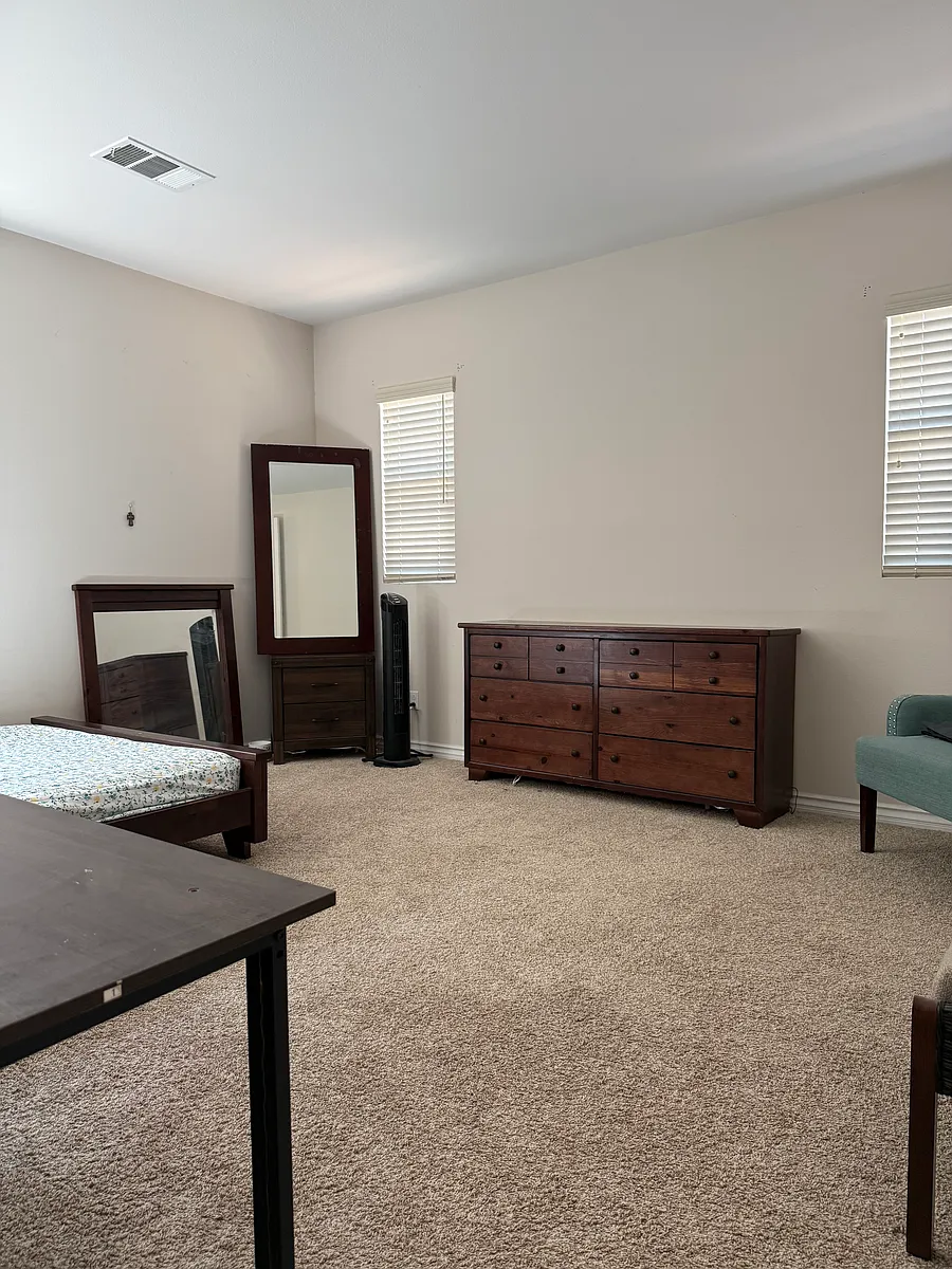 Building Photo - Golden Poppy Ln