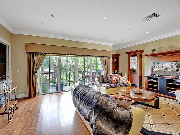 5th image of 1950 Presidential Way APT 8