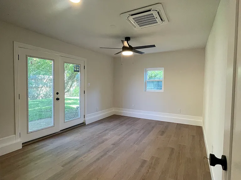 7606 Twin Oaks Ave — Photo 6