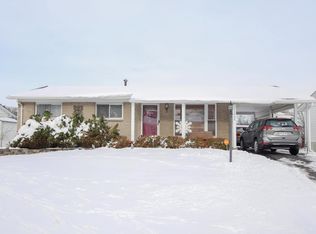 11939 Glen West Dr, Maryland Heights, MO 63043