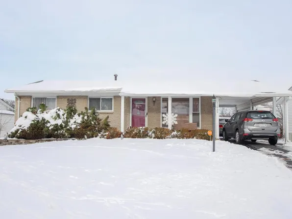 11939 Glen West Dr, Maryland Heights, MO 63043