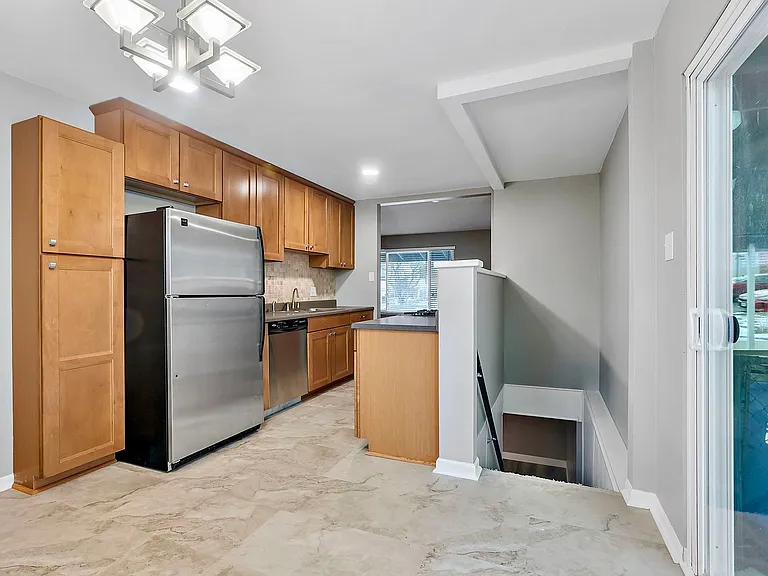1149 Saratoga Dr — Photo 9