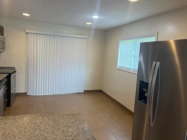 2020 Iowa Rd #B — Photo 14