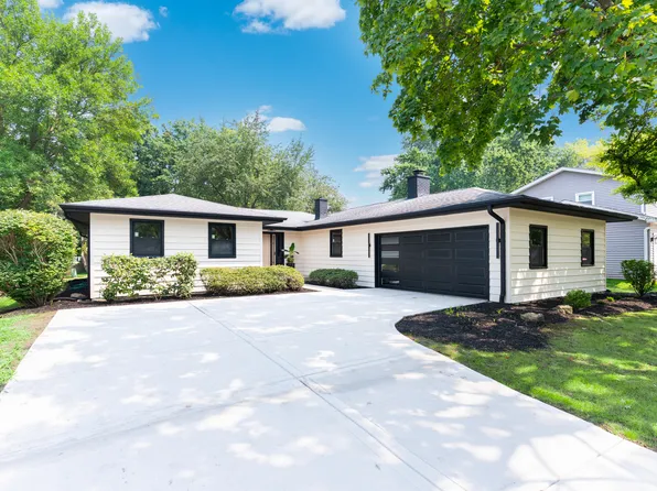 104 Devon Ln, Naperville, IL 60540