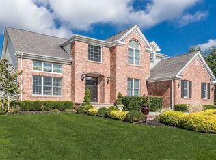 119 Fig Dr, Dix Hills, NY 11746
