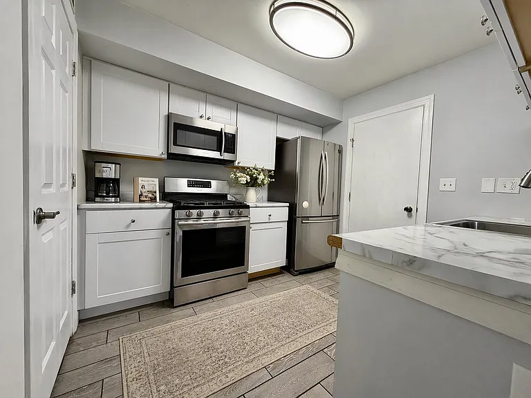 345 Gregory St — Photo 6