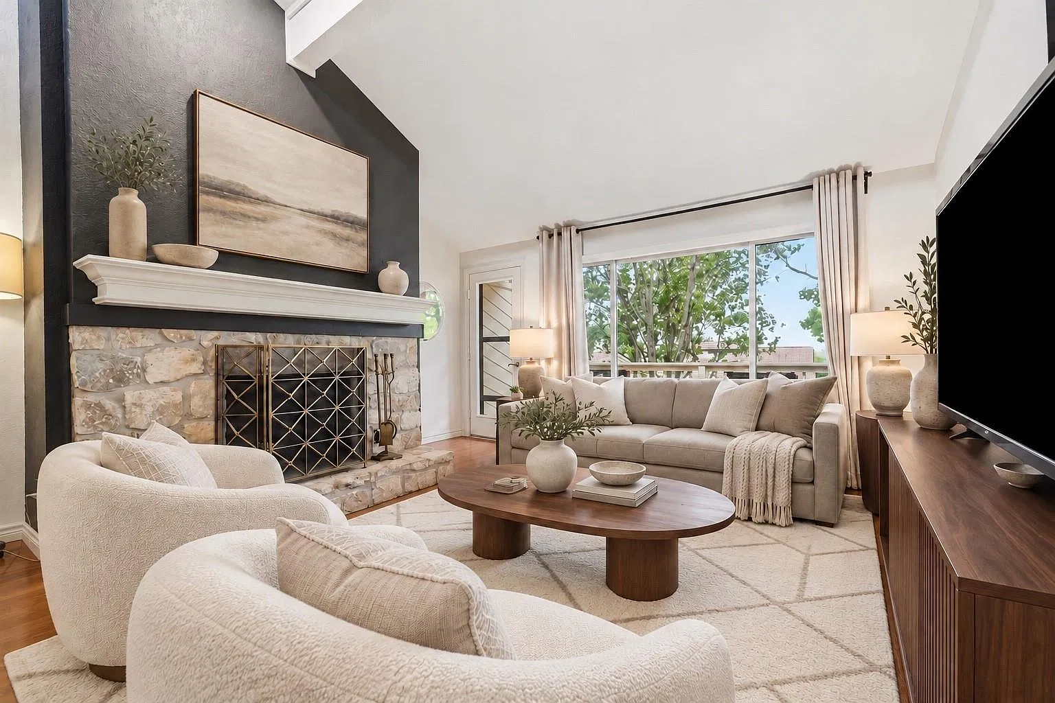 3 bed, 2.5 bath, 1904 sqft, $3,270 — Photo 3