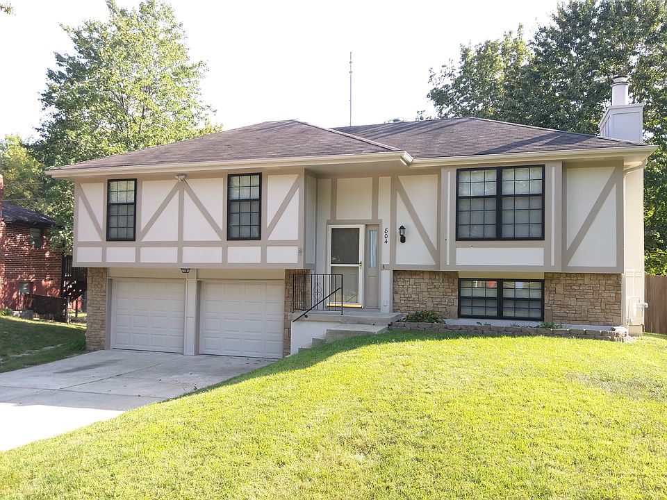 1st image of 804 NE Locust Dr