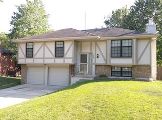 804 NE Locust Dr, Blue Springs, MO 64014