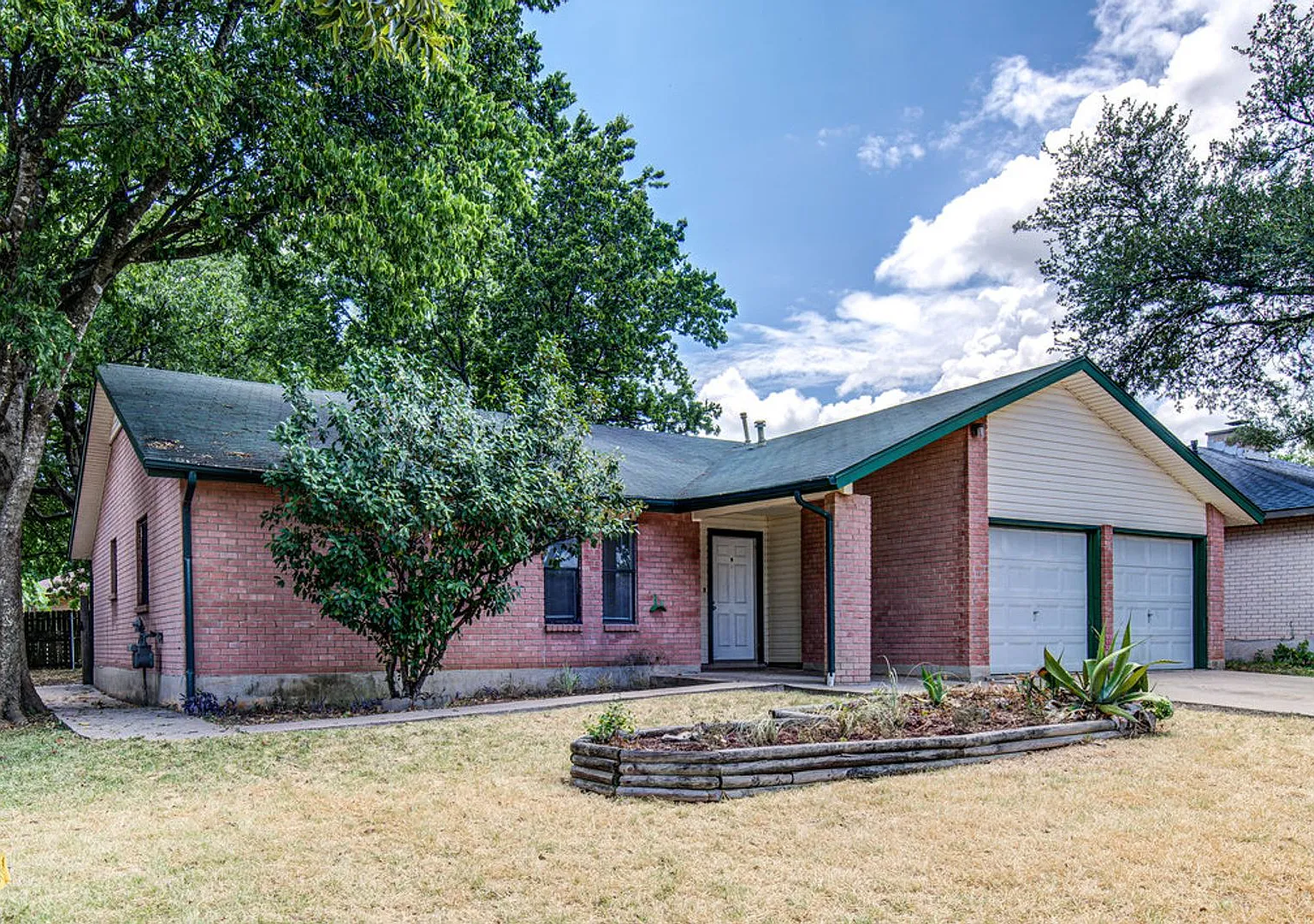 **Two Weeks Free Rent Beautifully Refreshed 3-Bedroom, 2-Bath Home In The Highly Desirable Anders... — Photo 2