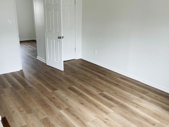 4th image of 2126 29th St Floor 3