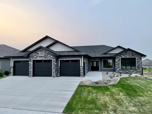 5921 Crested Butte Rd, Bismarck, ND 58503