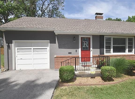 4th image of 101 W Navajo Ln