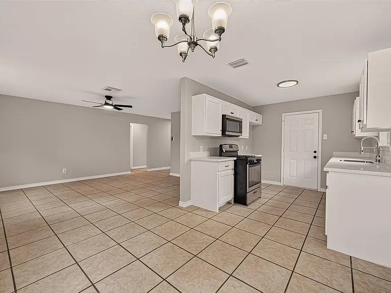 8607 Valley Forest Dr — Photo 7