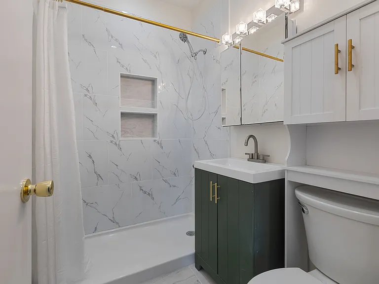 543 E 60th St #4 — Photo 11