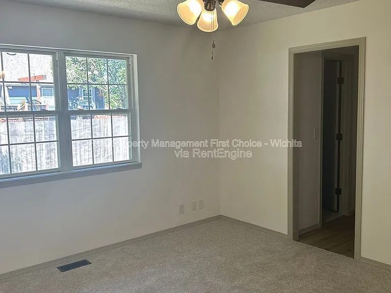 1823 S Shiloh St — Photo 17
