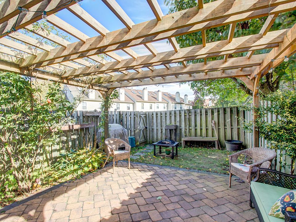 Patio & Pergola Outdoor Space
