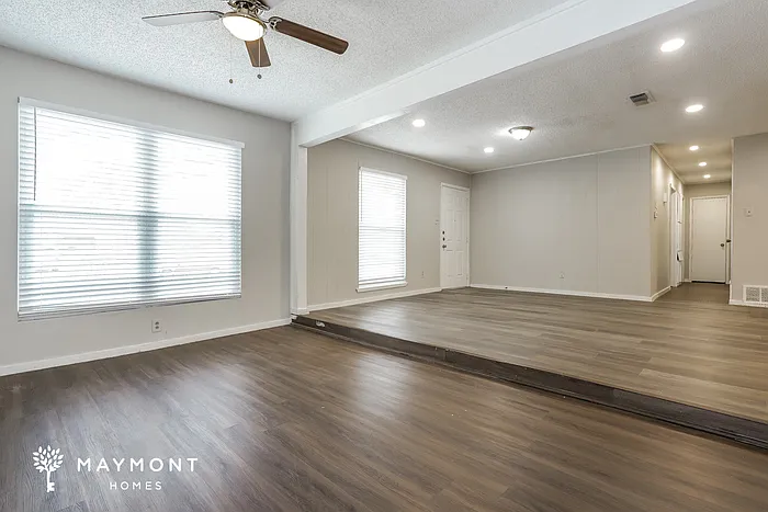 441 NW Jayellen Ave — Photo 4