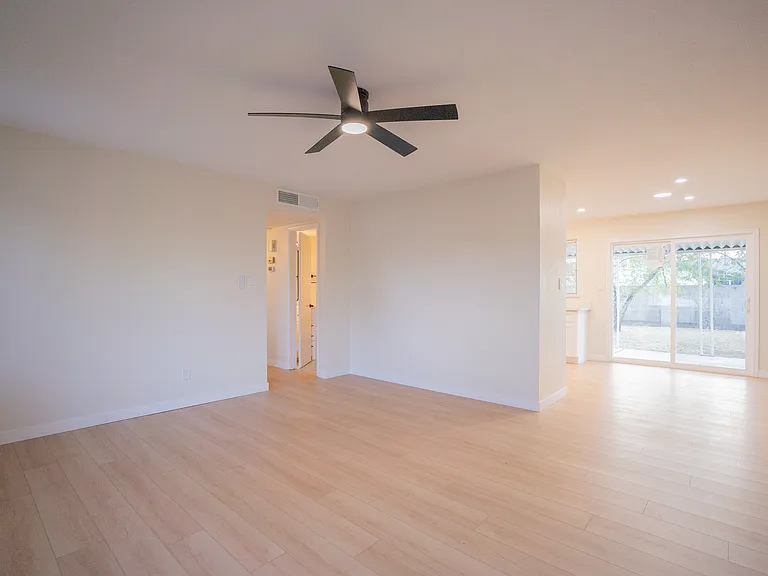 3142 N 78th Dr — Photo 4