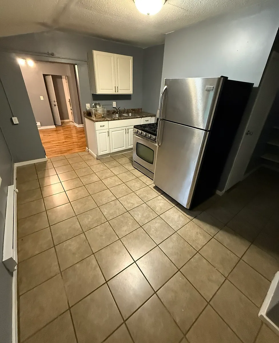 Photo 2 of 6 - 485 Belvidere St E #2 - Saint Paul, MN Building Photo - 485 Belvidere St E #2