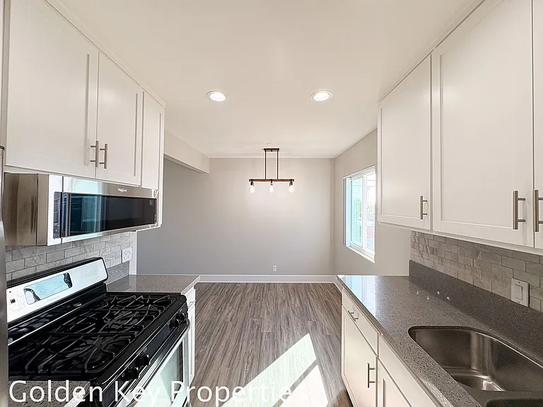 225 S Ditmar St #J — Photo 5