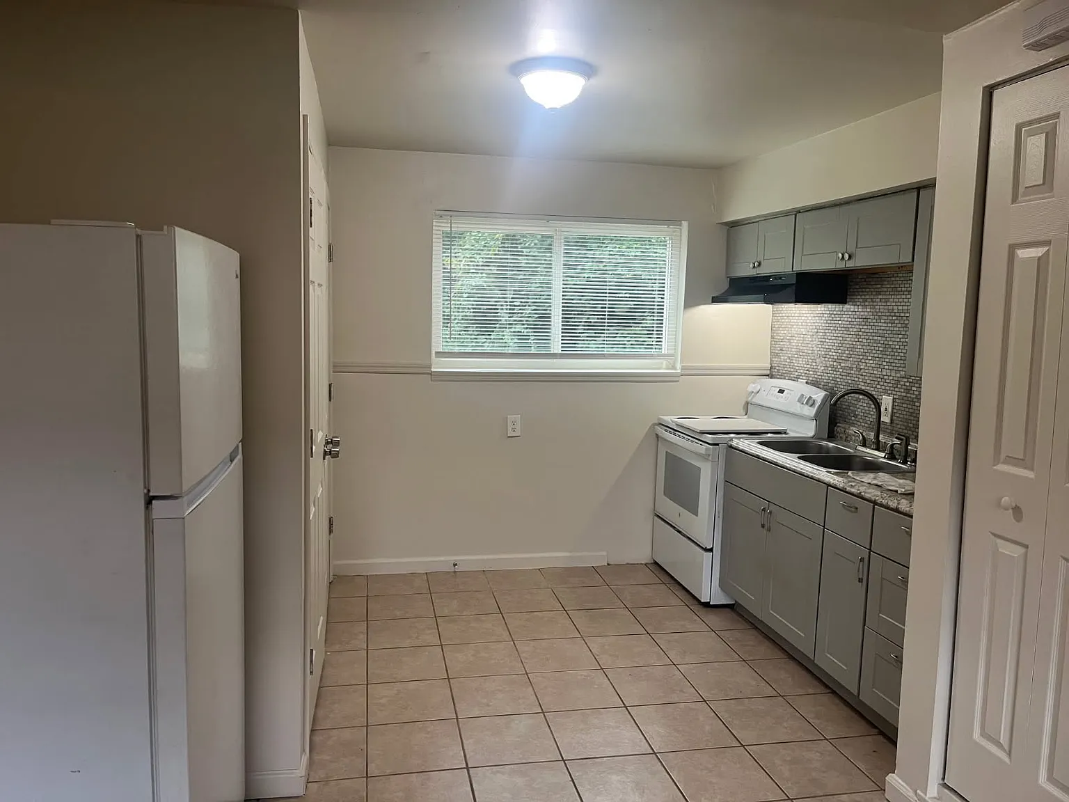 2 bed, $900 — Photo 3