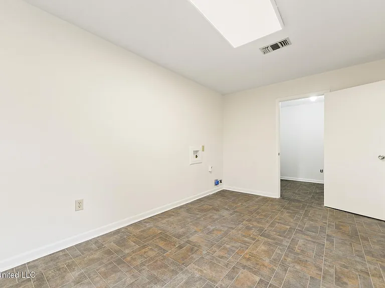 6104 Gruich Cir — Photo 25