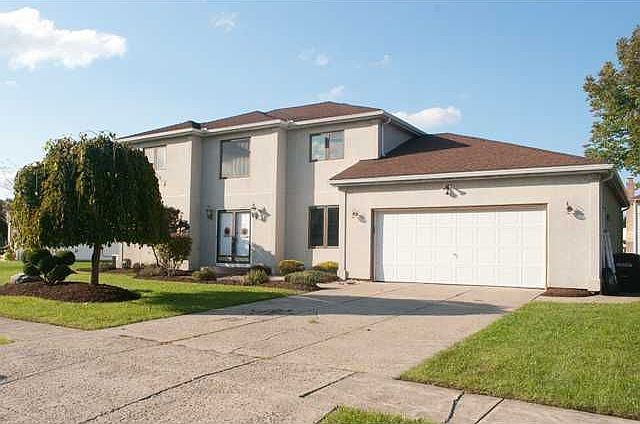 1st image of 11 Freedom Dr