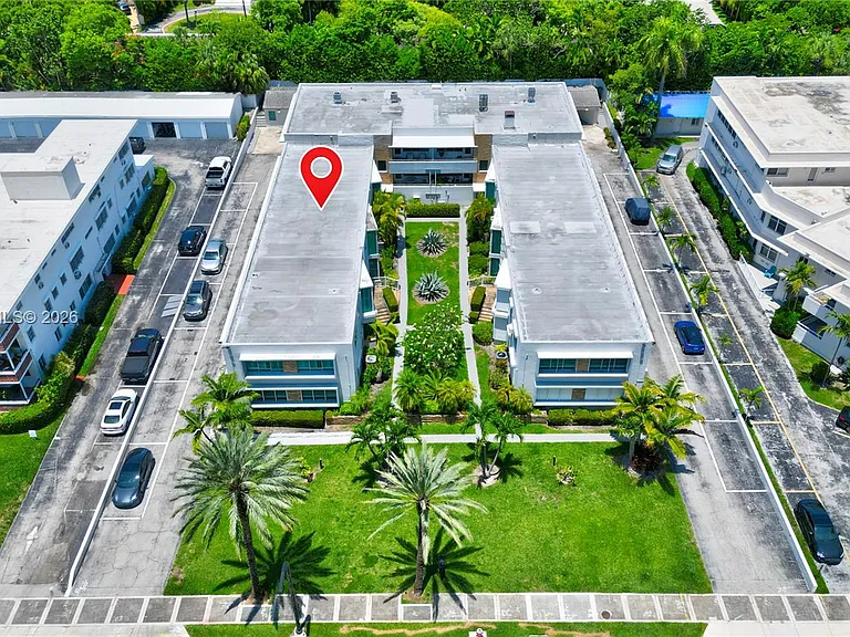 10178 Collins Ave #107 — Photo 6