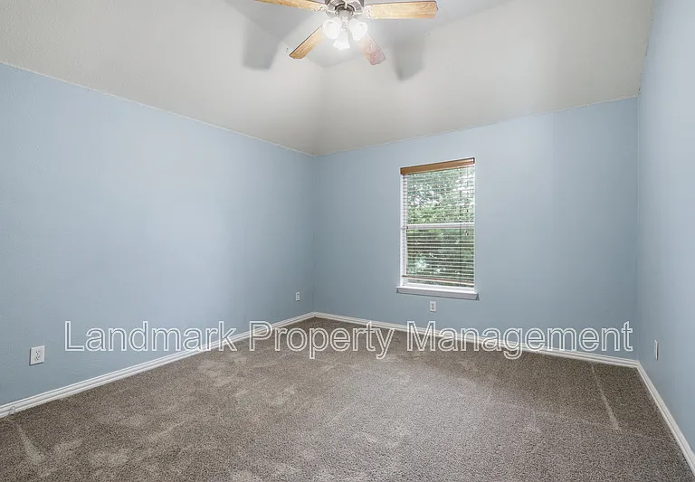 2115 Lexington Dr — Photo 25
