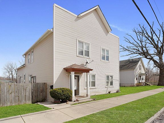 3rd image of 13827 Lincoln Ave